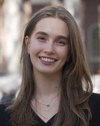 Caroline Baynard's Headshot